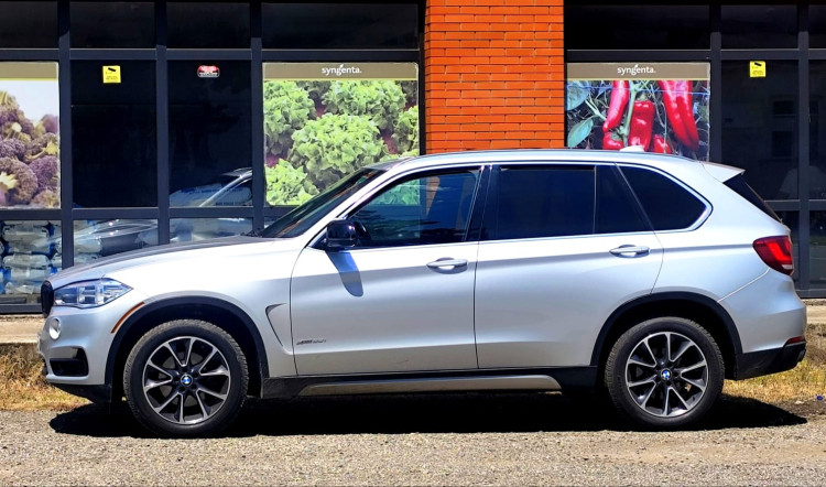 BMW X5 Side View &ndash; Executive SUV