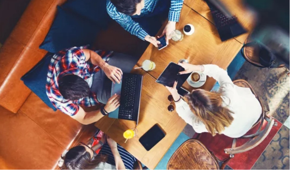 RoyalCarRent team working in the office