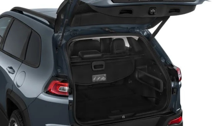 Jeep Cherokee 4x4 вид сзади в Грузии