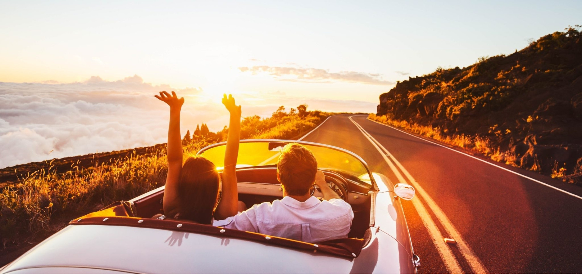 Happy couple on road trip in Georgia with RoyalCarRent car rental